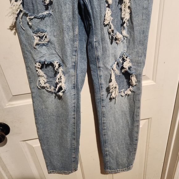 BDG Mom High Rise Distressed Straight 90s Jeans Size 27 - Picture 8 of 8